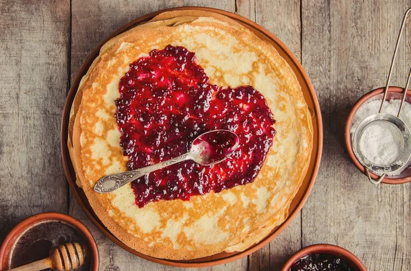 Crepes Caseiros Com Compota Foco Seletivo — Fotografia de Stock