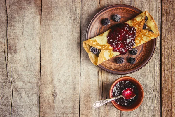 Hausgemachte Crêpes Mit Marmelade Selektiver Fokus — Stockfoto