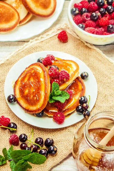 Pancakes Tea Honey Berries Selective Focus — Stock Photo, Image