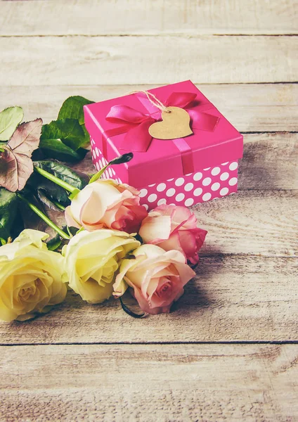 Gift Flowers Selective Focus — Stock Photo, Image