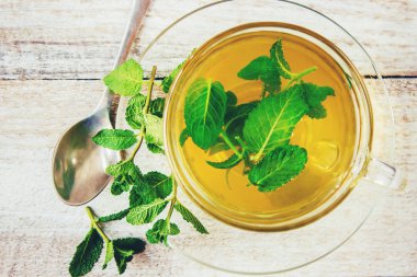 Nane ve limon ile çay. Seçici odak.