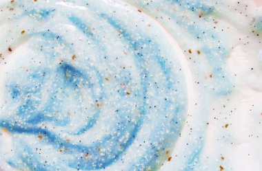 Yüz fırçalayın ve vücut fırçalayın. Seçici odak.