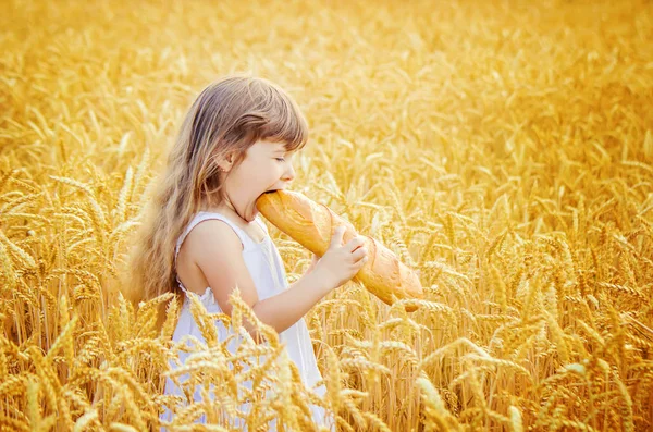 Çocuk Ekmek Seçici Odak — Stok fotoğraf