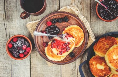 Cheesecakes ev yapımı. Seçici odak.