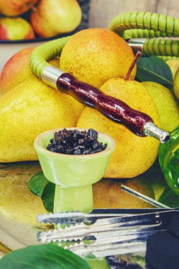 Nargile. Armut tütün lezzet.