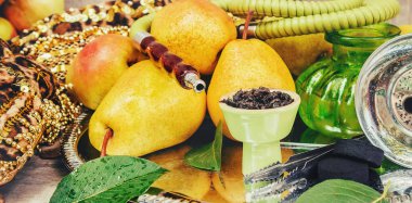 Nargile. Armut tütün lezzet.