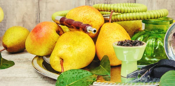 Nargile. Armut tütün lezzet.