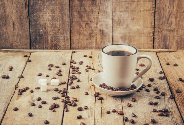 Bir fincan sıcak kahve. seçici odak.