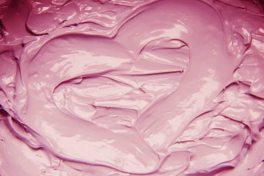 Maske kil pembedir. Doku. Seçici odak.