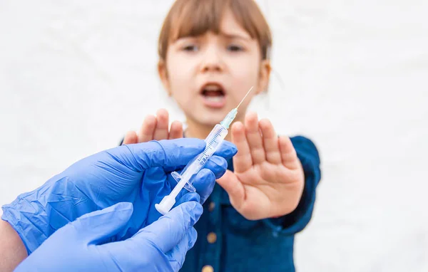 Εμβολιασμός Των Παιδιών Μια Ένεση Επιλεκτική Εστίαση — Φωτογραφία Αρχείου