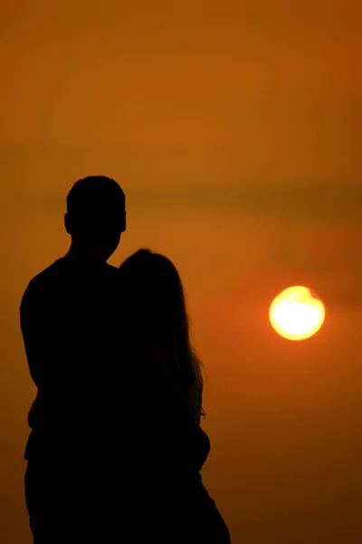 Älskare Havet Tittar Solnedgången Selektivt Fokus — Stockfoto
