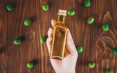 zeytin ve zeytin yağı. Seçici odak.  