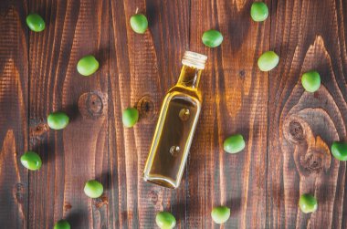 zeytin ve zeytin yağı. Seçici odak.  