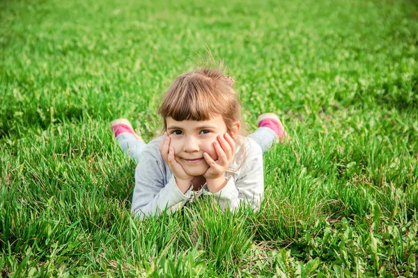 Child Lies Summer Grass Selective Focus — Stock Photo, Image
