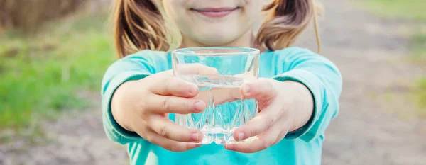 Børneglas Vand Selektivt Fokus - Stock-foto