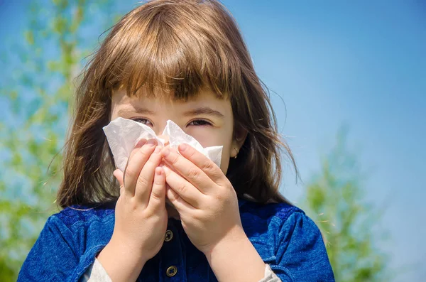 Εποχιακή Αλλεργία Ένα Παιδί Κόρυζα Επιλεκτική Εστίαση — Φωτογραφία Αρχείου