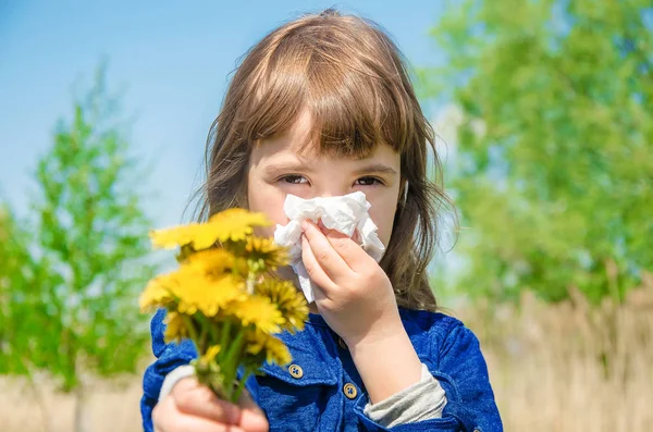 Εποχιακή Αλλεργία Ένα Παιδί Κόρυζα Επιλεκτική Εστίαση — Φωτογραφία Αρχείου