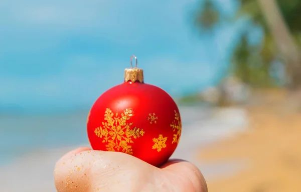 Decorações de Natal na praia. Foco seletivo . — Fotografia de Stock