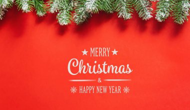 Kırmızılı Noel arkaplanı. Yeni yıl. Seçici odak.