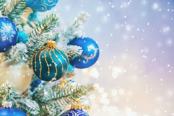 Schöne Weihnachten Hintergrund mit Dekor. Selektiver Fokus. — Stockfoto