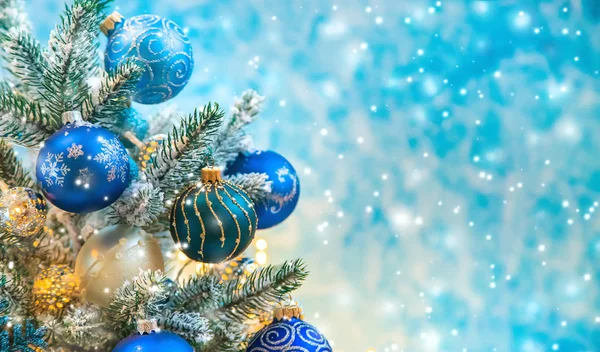 Schöne Weihnachten Hintergrund mit Dekor. Selektiver Fokus. — Stockfoto