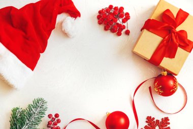 Güzel dekorlu bir Noel arkaplanı. Seçici odak.