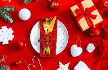 Noel masası. Tatil yemeği konsepti. Seçici odak.