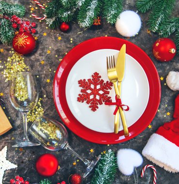 Noel masası. Tatil yemeği konsepti. Seçici odak.
