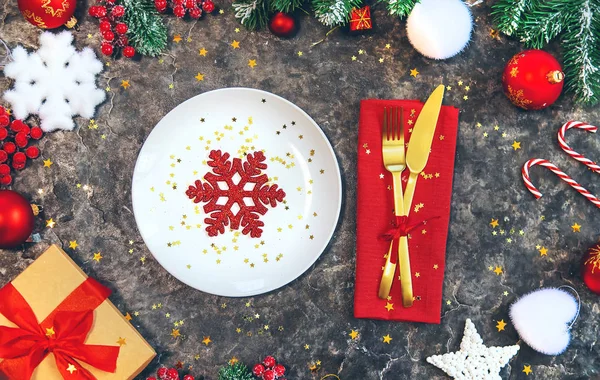 Χριστουγεννιάτικο τραπέζι. Σχέδιο εορταστικού δείπνου. Επιλεκτική εστίαση. — Φωτογραφία Αρχείου