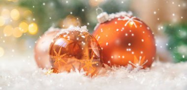 Dekorlu güzel bir Noel arkaplanı. Seçici odak.