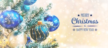 Dekorlu güzel bir Noel arkaplanı. Seçici odak.