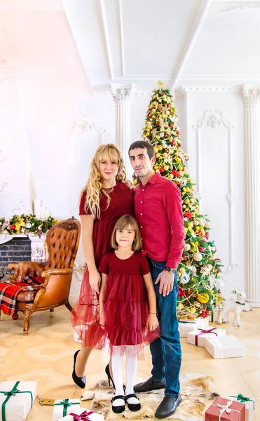 Foto di Natale di famiglia in casa. Focus selettivo . — Foto Stock