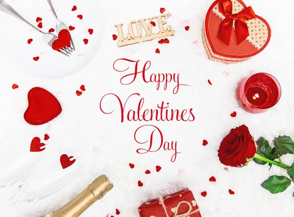 San Valentino. Bello sfondo biglietto di auguri con una rosa. Focus selettivo . — Foto Stock