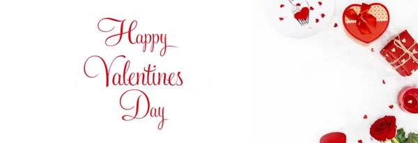 Día de San Valentín. Hermosa tarjeta de felicitación de fondo con una rosa. Enfoque selectivo . — Foto de Stock
