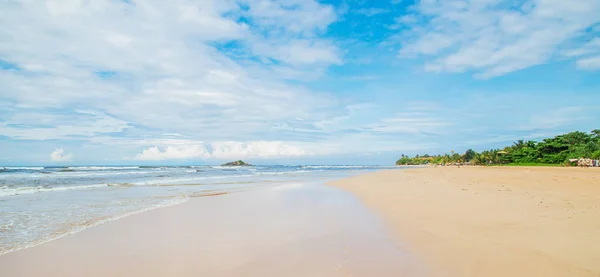 Indische Oceaan. Sri Lanka Beruwala Beach. Selectieve focus. — Stockfoto
