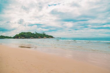 Hint Okyanusu. Sri Lanka Beruwala Plajı. Seçici odak.