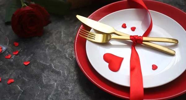 Sevgililer Günü romantik yemek kutlaması. Seçici odak. — Stok fotoğraf