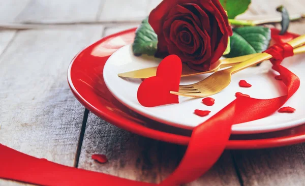 Valentijnsdag romantisch diner gefeliciteerd. Selectieve focus. — Stockfoto