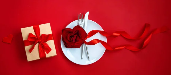 Valentine's day romantic dinner congratulation. Selective focus. — 스톡 사진