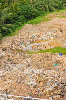 Hindistan 'da bir yığın çöp. Seçici odak.
