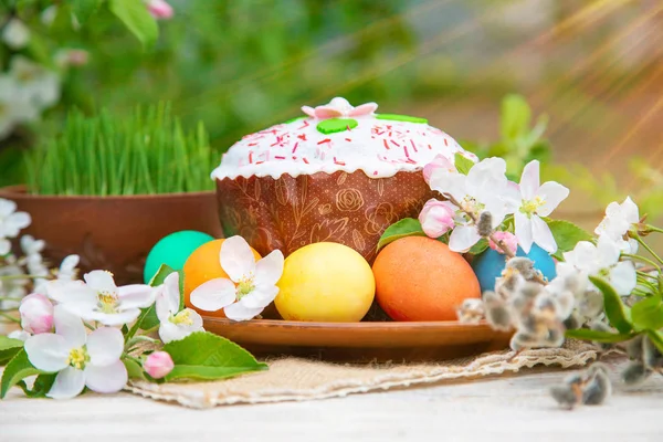 Húsvét csendes élet tavaszi háttérrel. Szelektív fókusz. — Stock Fotó