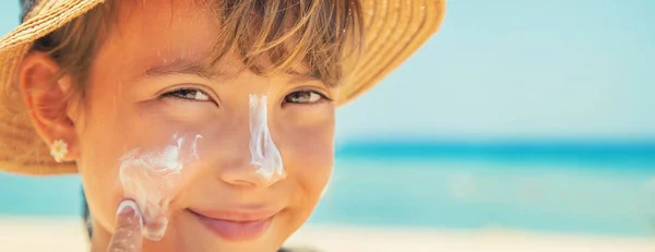 Sunscreen Skin Child Selective Focus — Stock Photo, Image