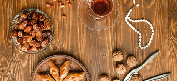 Datteln Rosenkränze Und Baklava Ramadan Selektiver Fokus Natur — Stockfoto