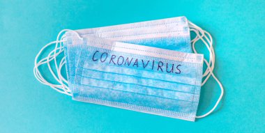 Coronavirus. İlaçlar. Maskeler mavi arka planda. Seçici odak tıbbı