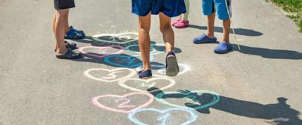 Kinder Hopscotch Spiel Auf Dem Bürgersteig Selektiver Fokus Natur — Stockfoto