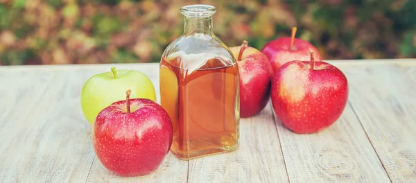 Vinagre Maçã Uma Garrafa Foco Seletivo Natureza — Fotografia de Stock