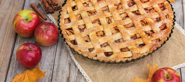 Tarta Con Manzanas Canela Enfoque Selectivo Comida — Foto de Stock