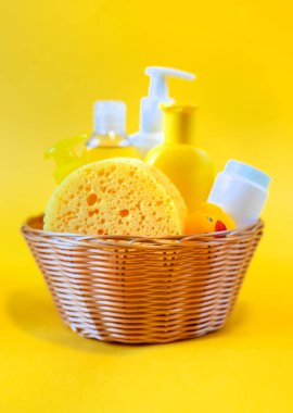 Bebeği yıkamak için aksesuarlar. Seçici odaklanma. Doğa.