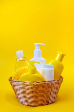 Bebeği yıkamak için aksesuarlar. Seçici odaklanma. Doğa.