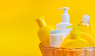 Bebeği yıkamak için aksesuarlar. Seçici odaklanma. Doğa.